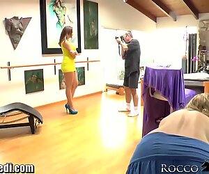 Roccosiffredi Bailey Blue bierze ogromny chuj w tyłek na przesłuchanie