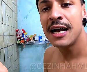 YOUTUBER ENSINANDO COMO CHUPAR UM PAU
