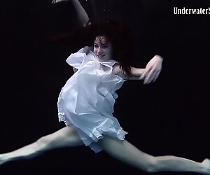 Andrejka does astonishing underwater moves