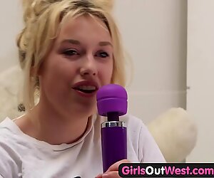 Dziewczyny out west - laseczki amatorki blondynki jak jej mały palec cipka