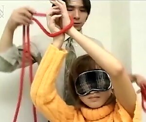 Dazzling sayang dari jepun cukup senang menunggang zakar kaku