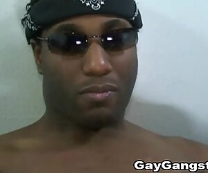 Noir queue homosexuel gangster méchant se masturber