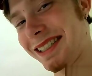 Bevi uomini pisciano gay 3 ragazzi etero-giochi di piscio!