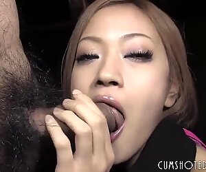 Bez cenzury japonki azjatki nastolatka wykończenie lodzik sperma połykanie jav sperma w ustach orientalne fellatio