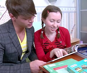 Angielki studentki skaczą na palę z rozwieraniem dziury