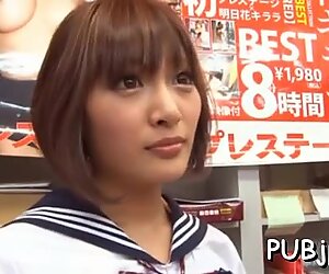 Bangsa jepun ibu seksi Kirara Asuka is sextoy her twat with a zakar palsu