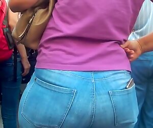 Amazing big butts mature milfs in tight jeans