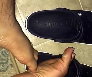 Feetvolcano : Fun With Crocs